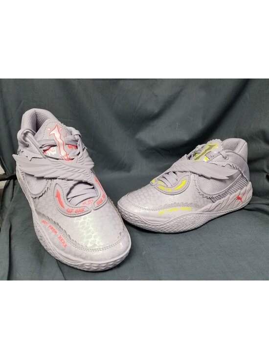 Athletic_Shoes